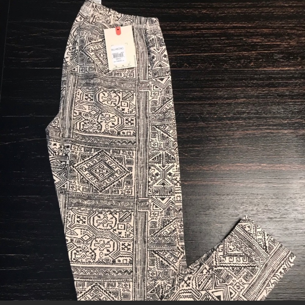 NWT BillaBong Black and White Stretch Pants Sz SM